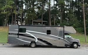 2023 Winnebago 31H RV rental