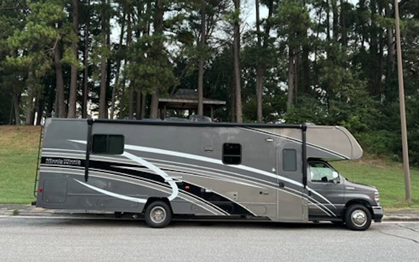2023 Winnebago 31H RV rental