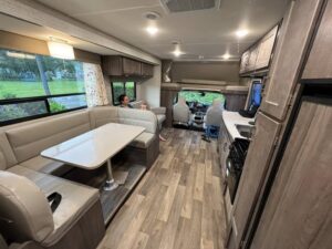 2023 Winnebago 31H RV rental